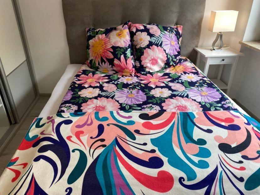 גורז'וב ווילקופולסקי Apartament Przy Katedrze מראה חיצוני תמונה